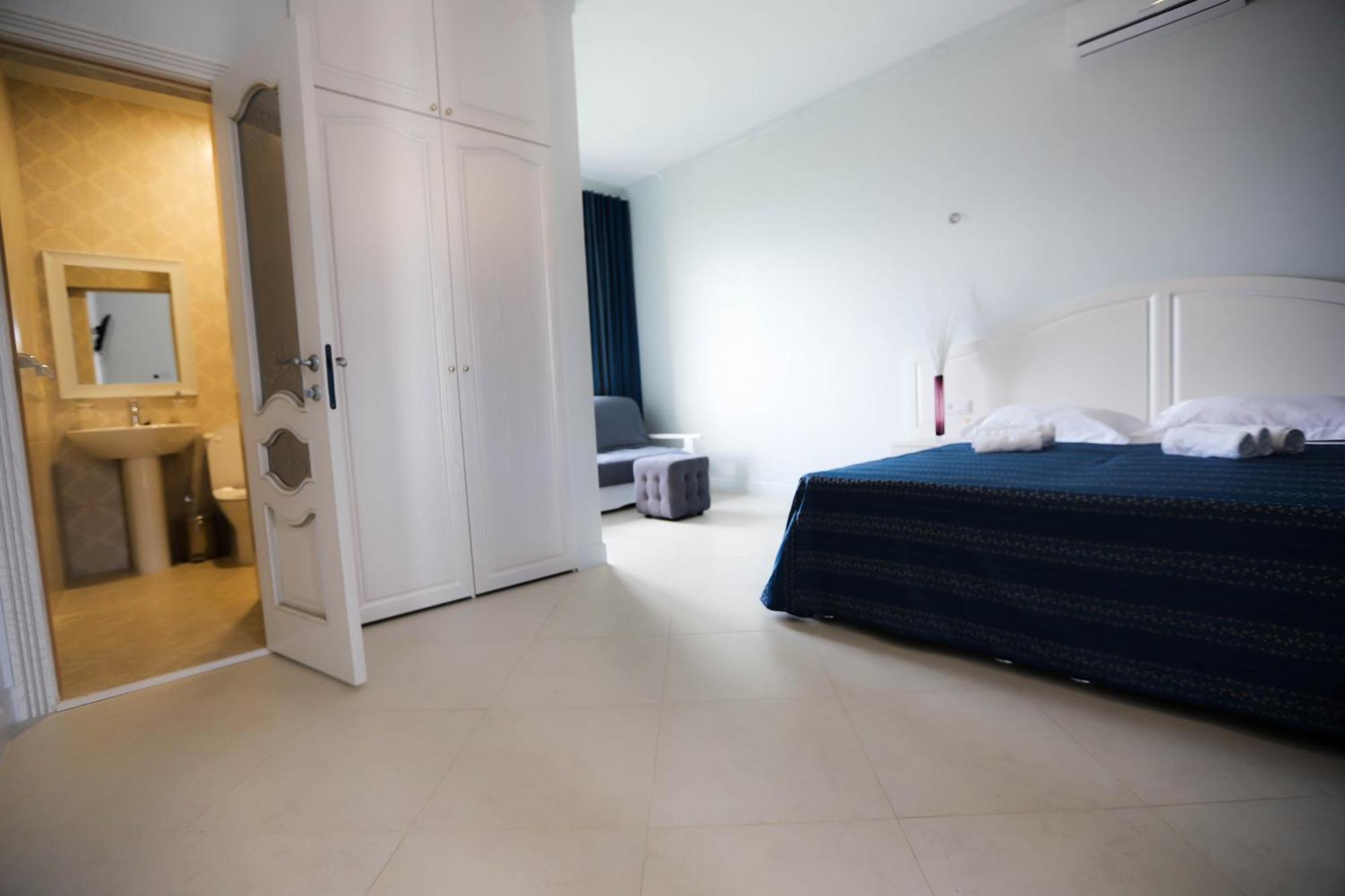 غاغرا Hometel 4 Friends المظهر الخارجي الصورة