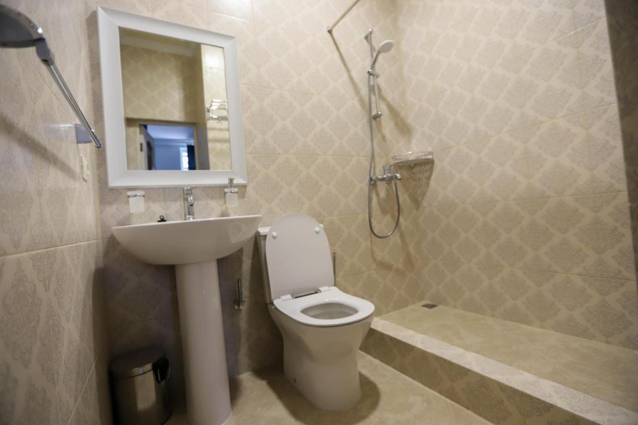 غاغرا Hometel 4 Friends المظهر الخارجي الصورة