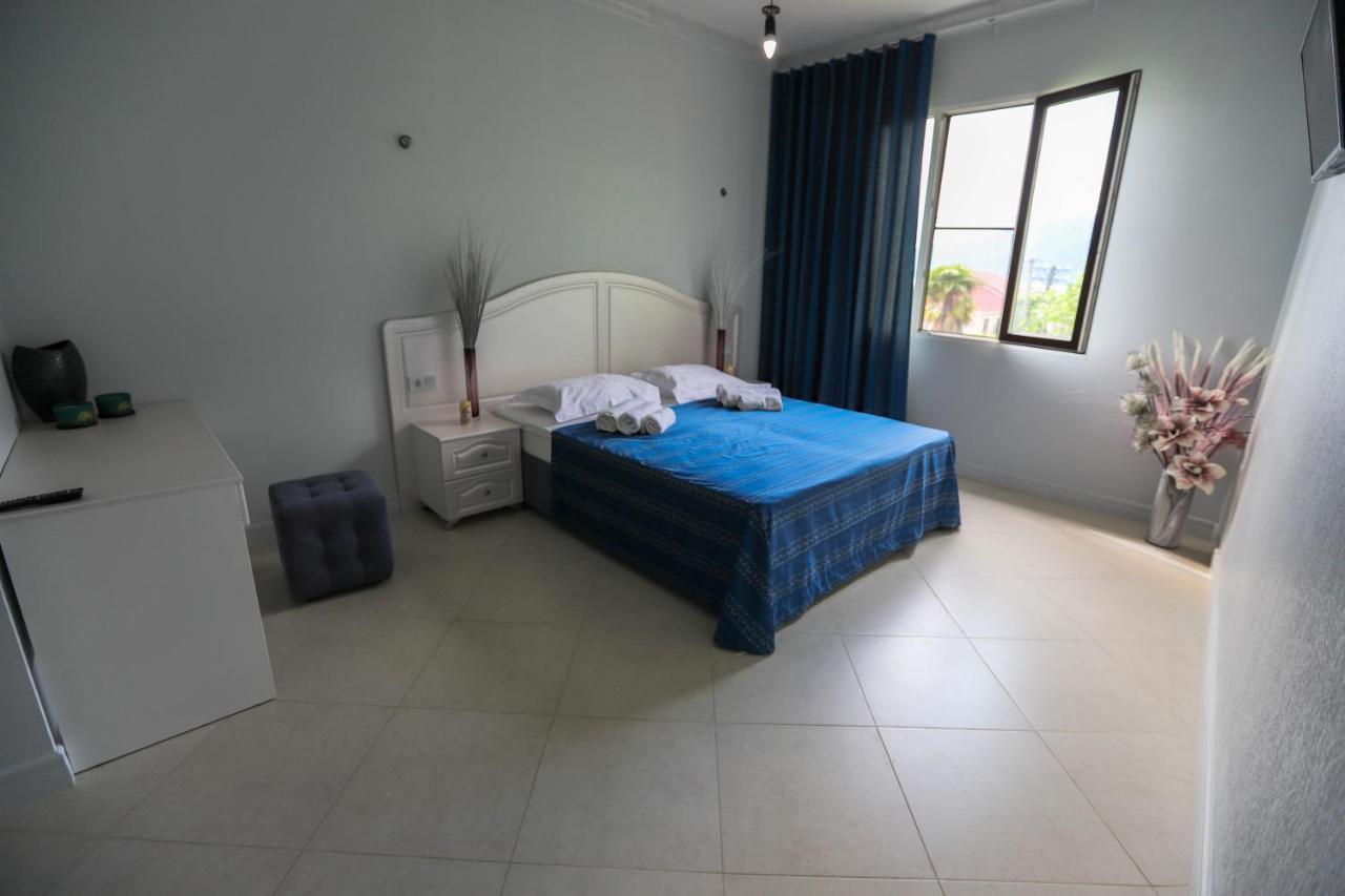 غاغرا Hometel 4 Friends المظهر الخارجي الصورة
